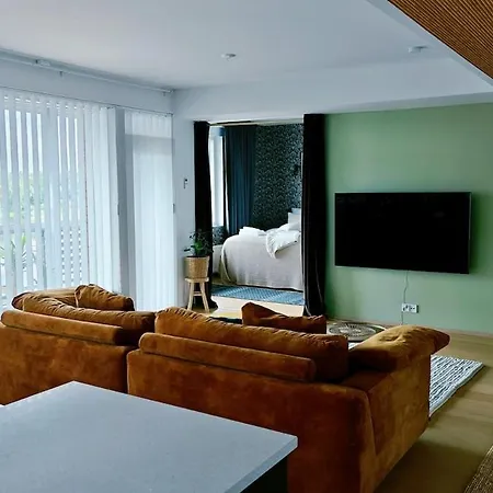 Large Two-room Desing With Seaview And Sauna In Downtown *